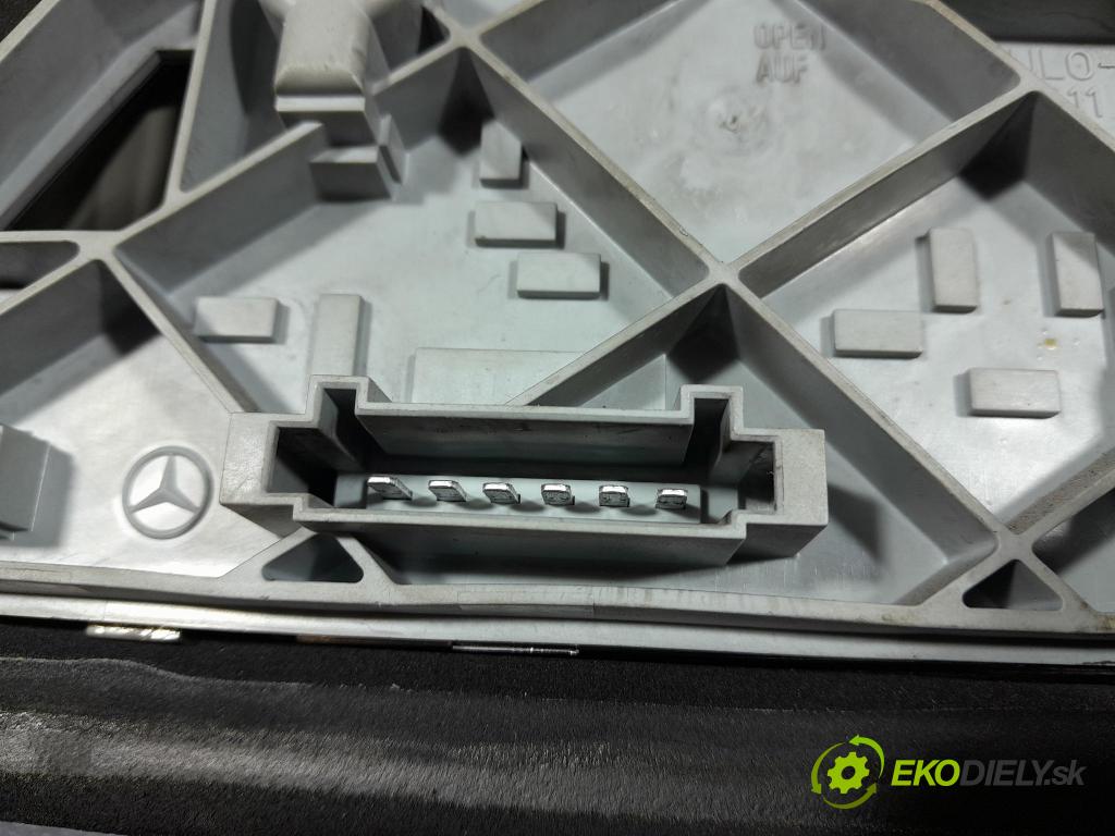 Mercedes C-klasa 2000 svetlo / reflektor zad ľavá Vonkajsia: 