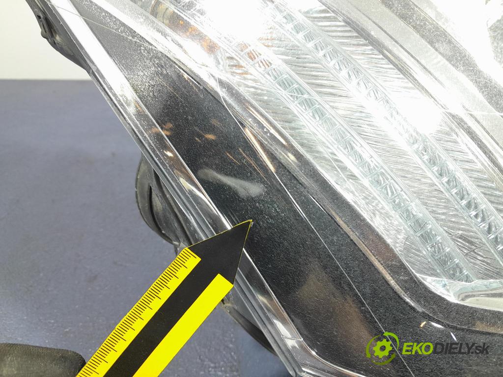 Citroen Berlingo 2016 Reflektor: v pravo: 9806306580