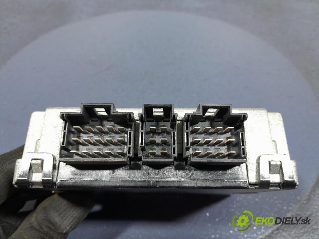 Renault Midlum 2011 riadiaca jednotka svetiel 20851690A