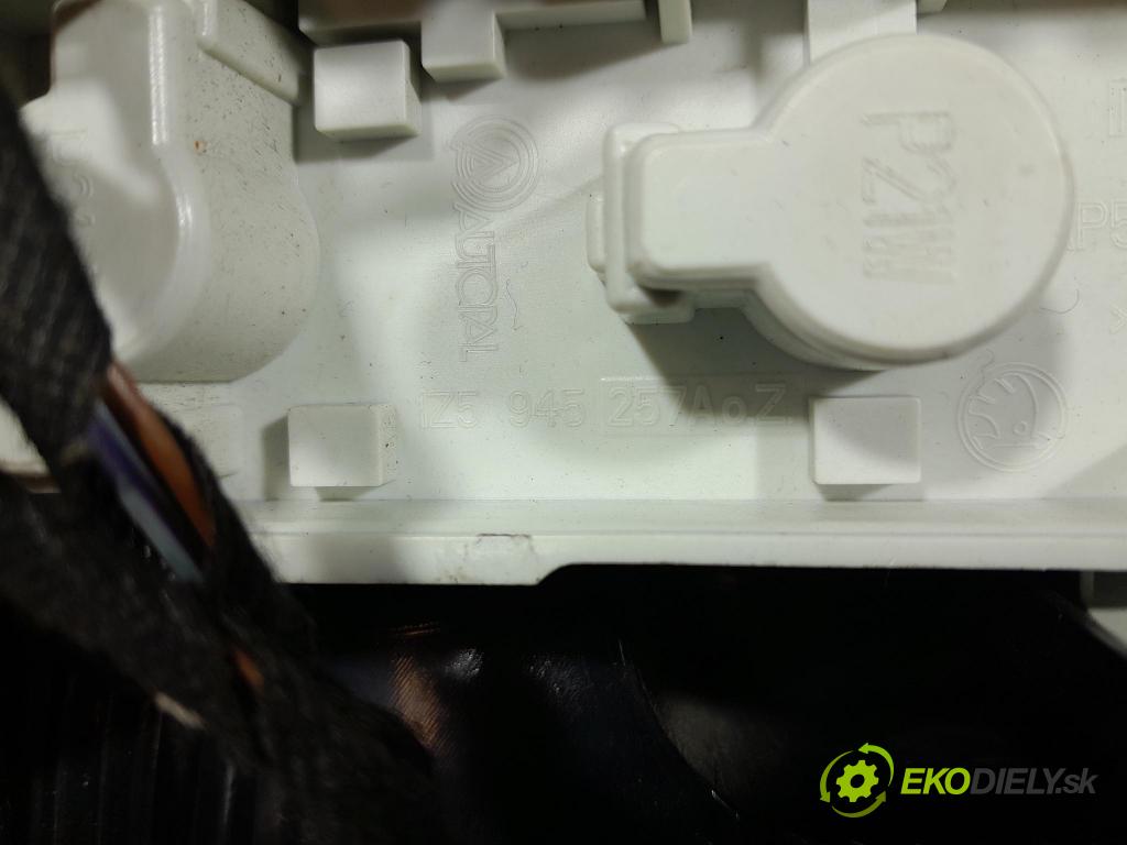 Skoda Octavia 2010 svetlo / reflektor zad ľavá Vonkajsia: 1Z5945095B