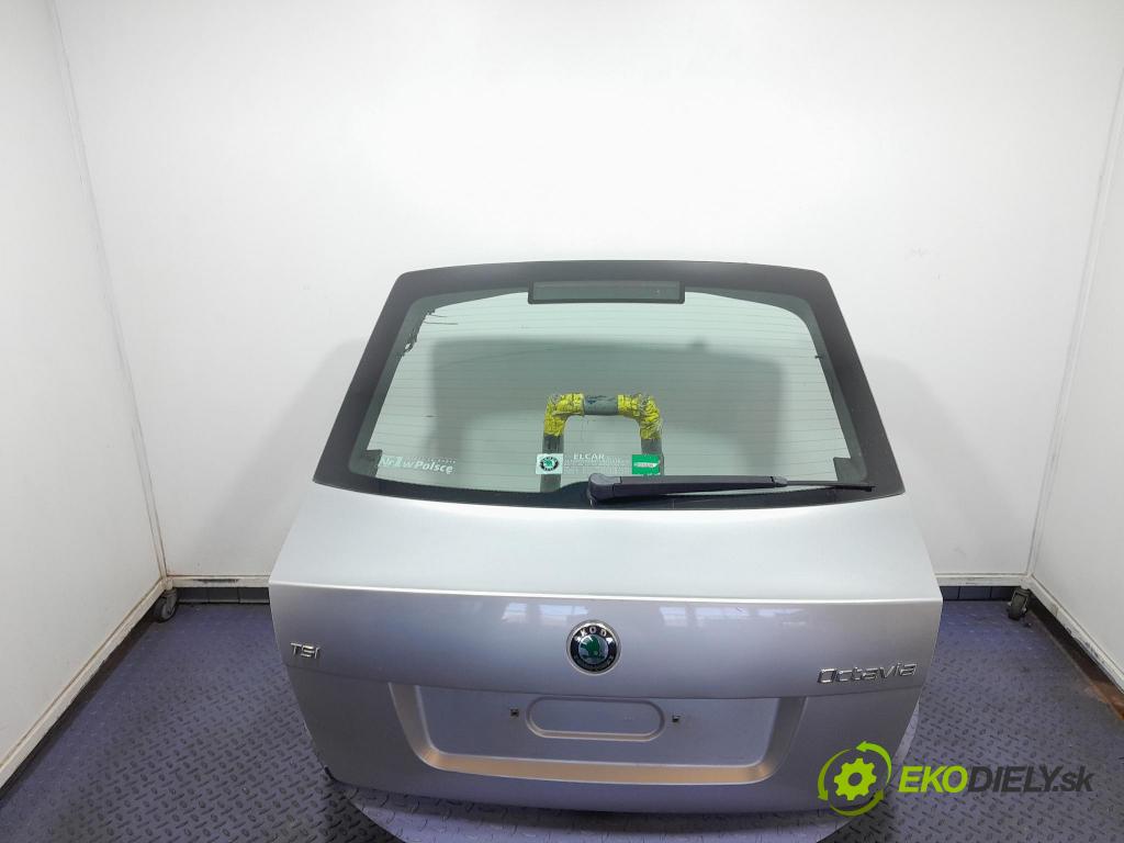 Skoda Octavia 2010 zadní dveře kufra: kufr