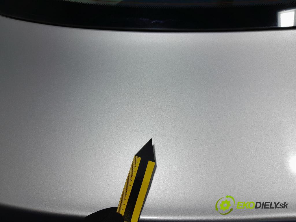 Skoda Octavia 2010 zadní dveře kufra: kufr