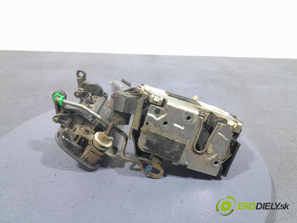 Land rover Freelander 2004 klika před levá CXB101510