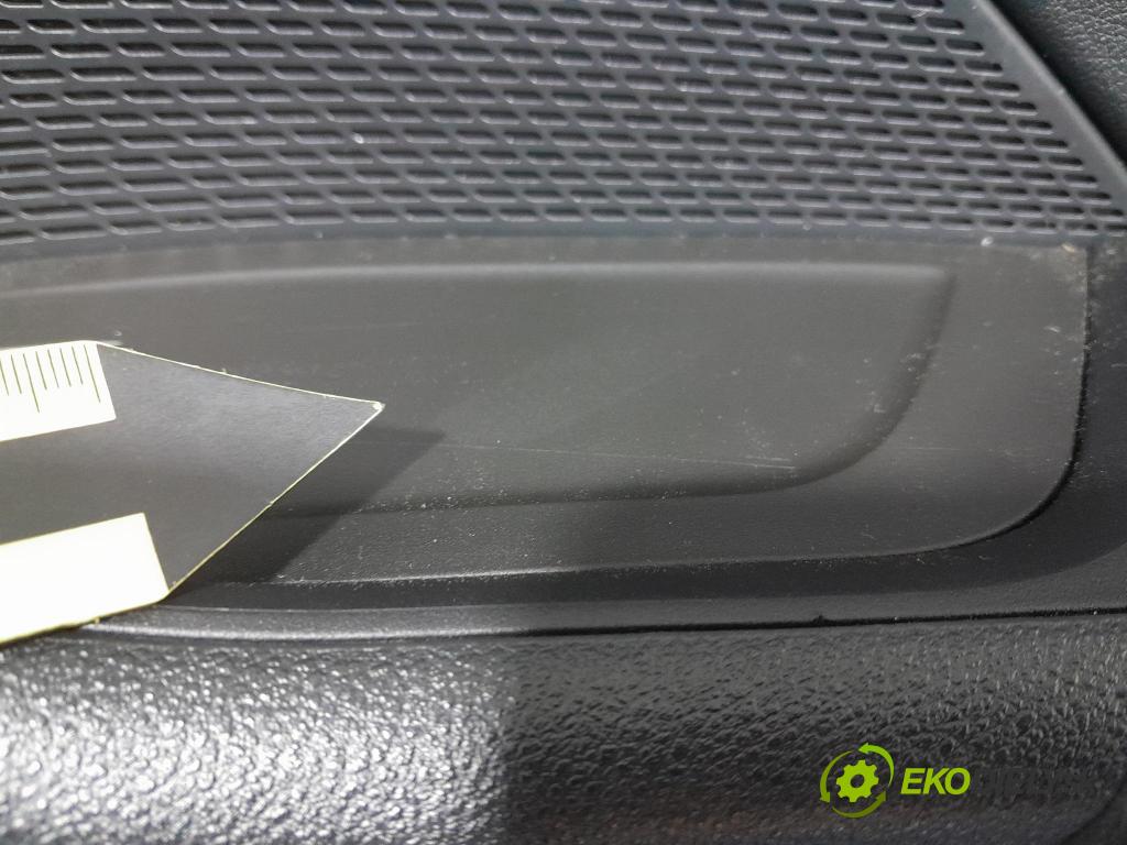 Skoda Octavia 2021 Tapacír: dveře Zad: Práva: