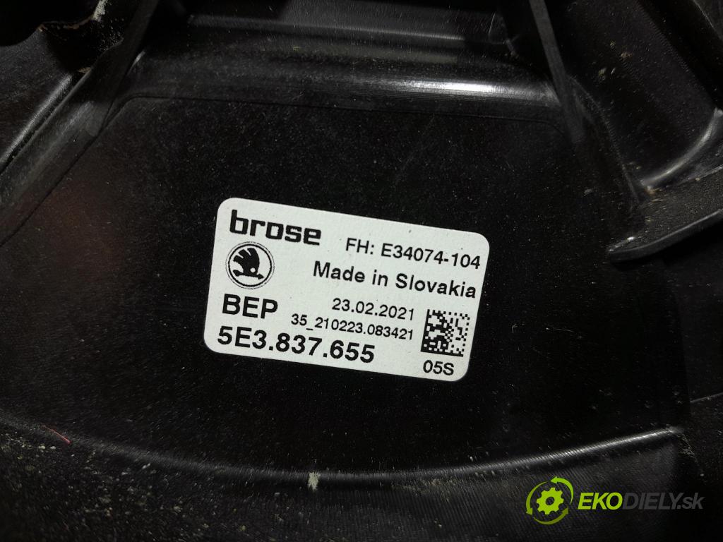 Skoda Octavia 2021 mechanizmus okna Okná: Predné Vľavo: 5E3837655
