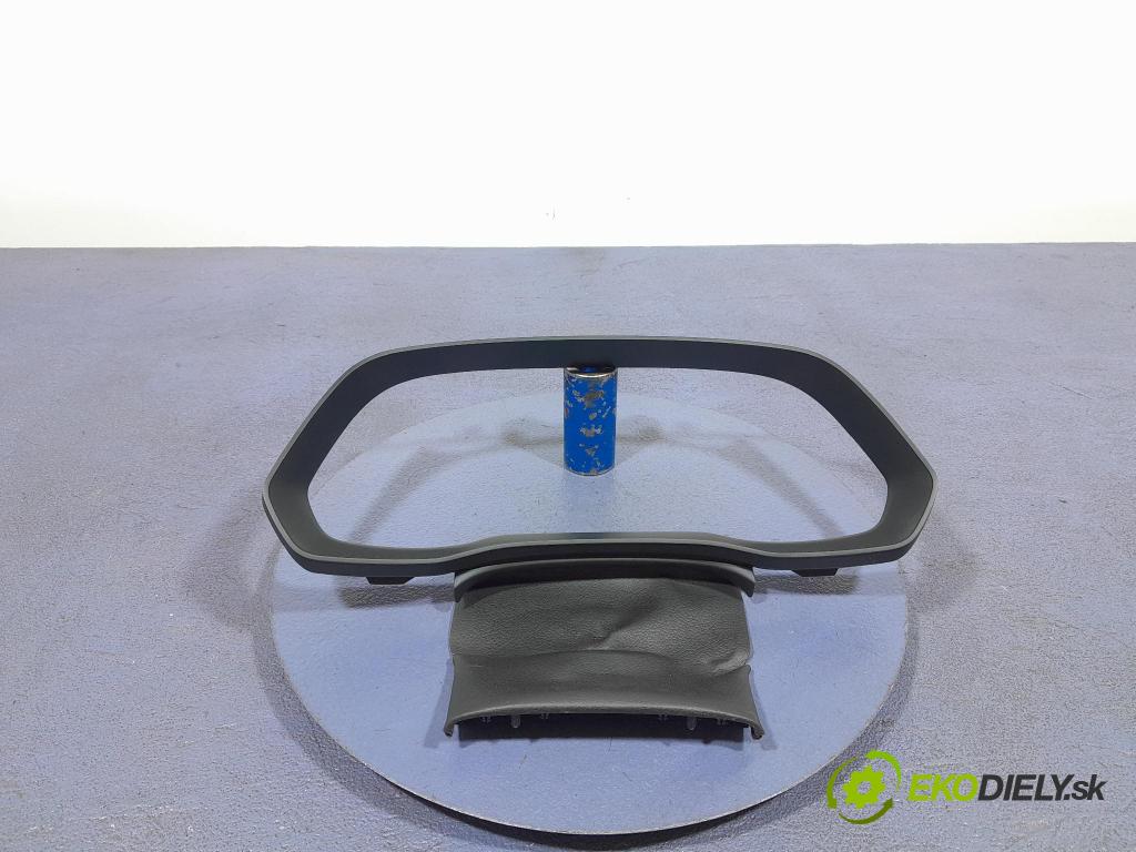 Skoda Octavia 2021 kryt Plast: Interiéry: 5E3857053D