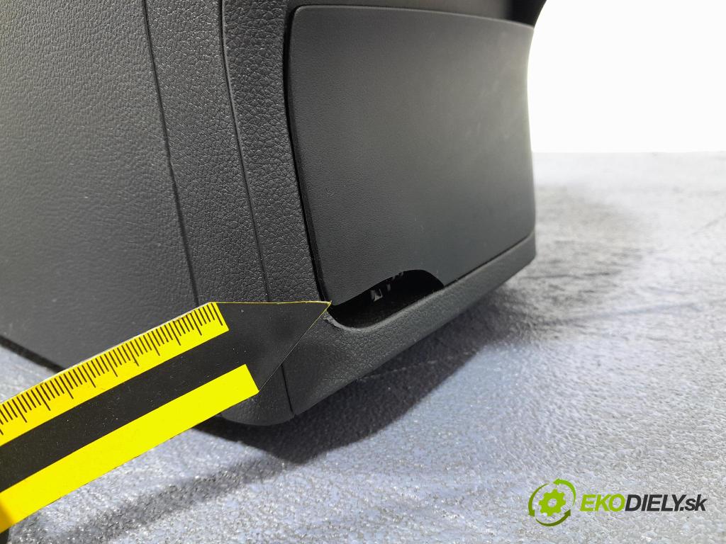 Skoda Octavia 2021 tunel Stredný: