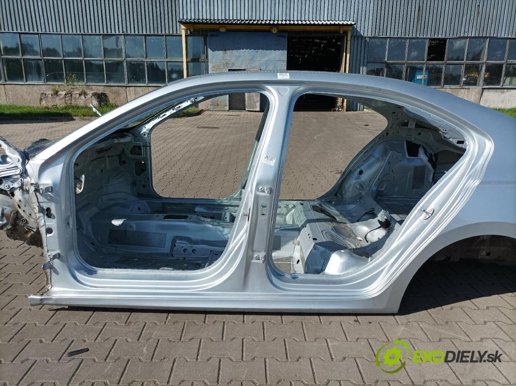 Skoda Octavia 2021 práh Levý: