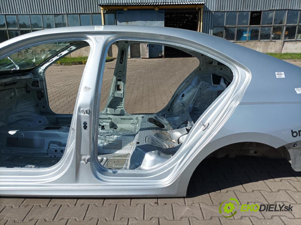 Skoda Octavia 2021 práh Levý: