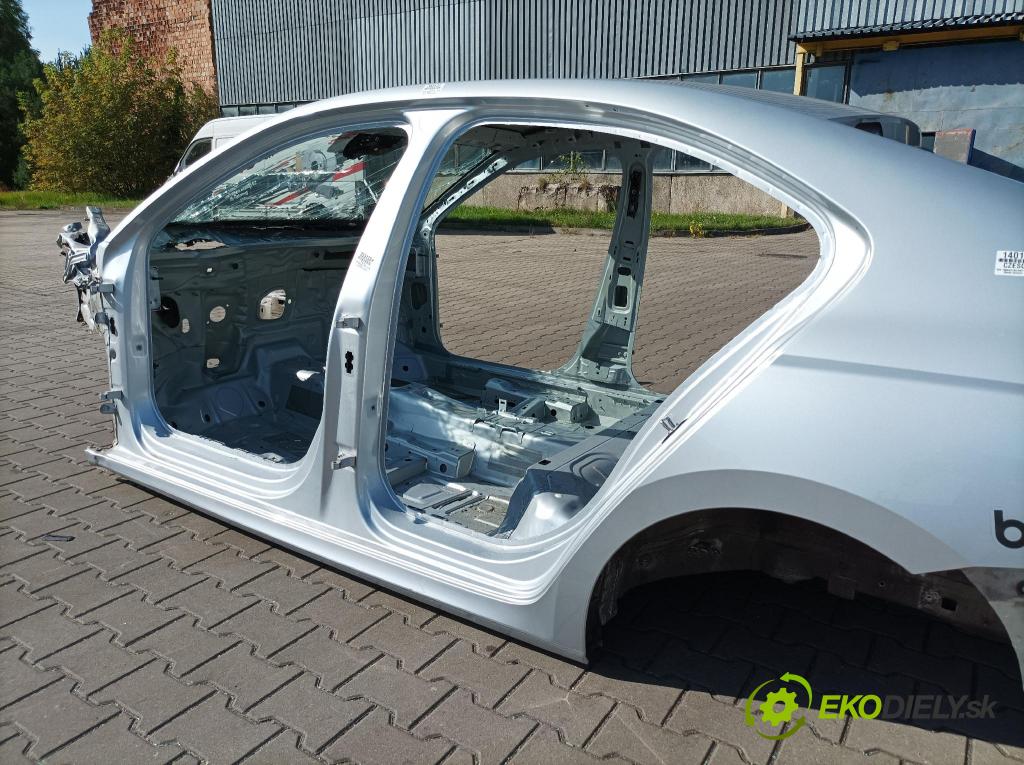 Skoda Octavia 2021 práh Levý: