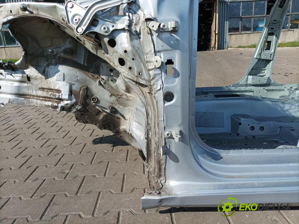 Skoda Octavia 2021 práh Levý: