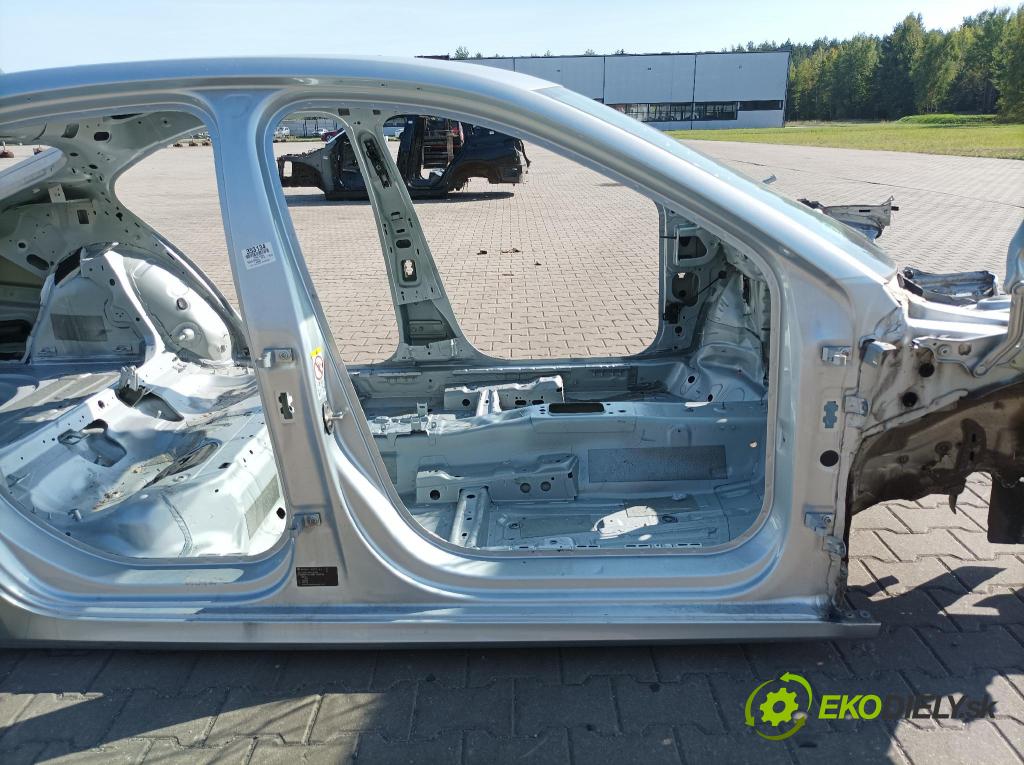 Skoda Octavia 2021 práh v pravo: