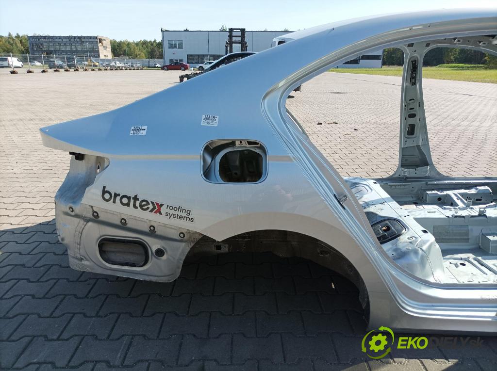 Skoda Octavia 2021 blatnik Zad: v pravo: