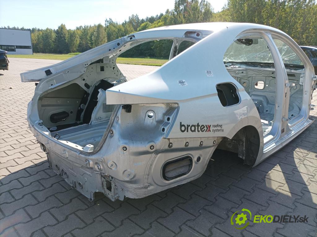 Skoda Octavia 2021 blatnik Zad: v pravo: