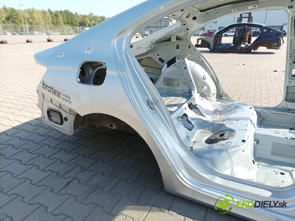 Skoda Octavia 2021 blatnik Zad: v pravo: