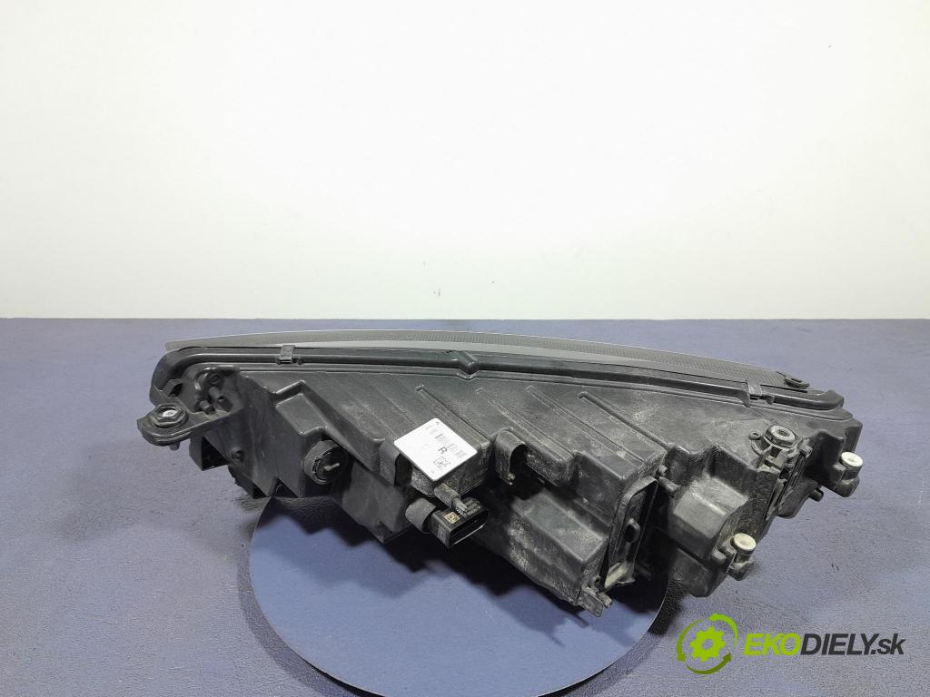 Skoda Octavia 2021 světlo v pravo: 5E4941016