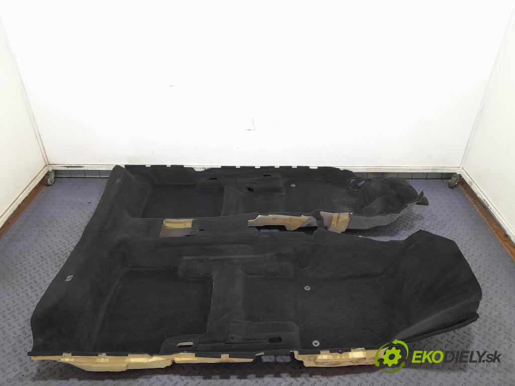 Skoda Octavia 2021 koberec do auta 5E4863021G