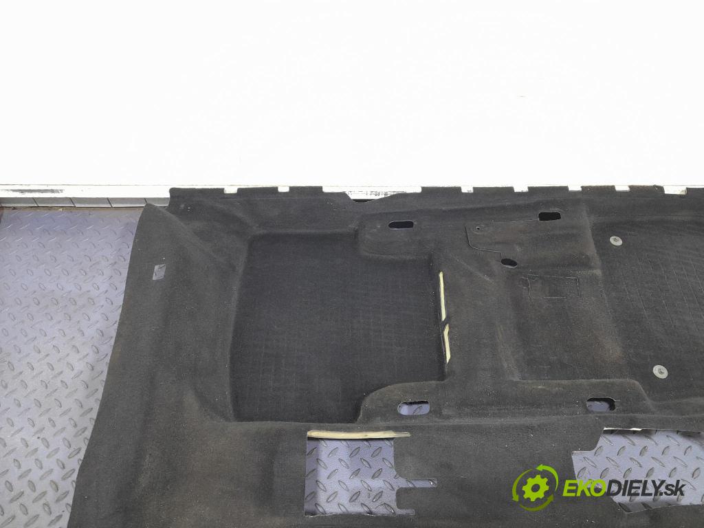 Skoda Octavia 2021 koberec do auta 5E4863021G