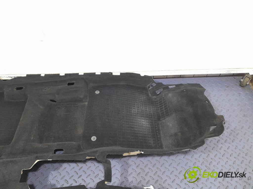Skoda Octavia 2021 koberec do auta 5E4863021G