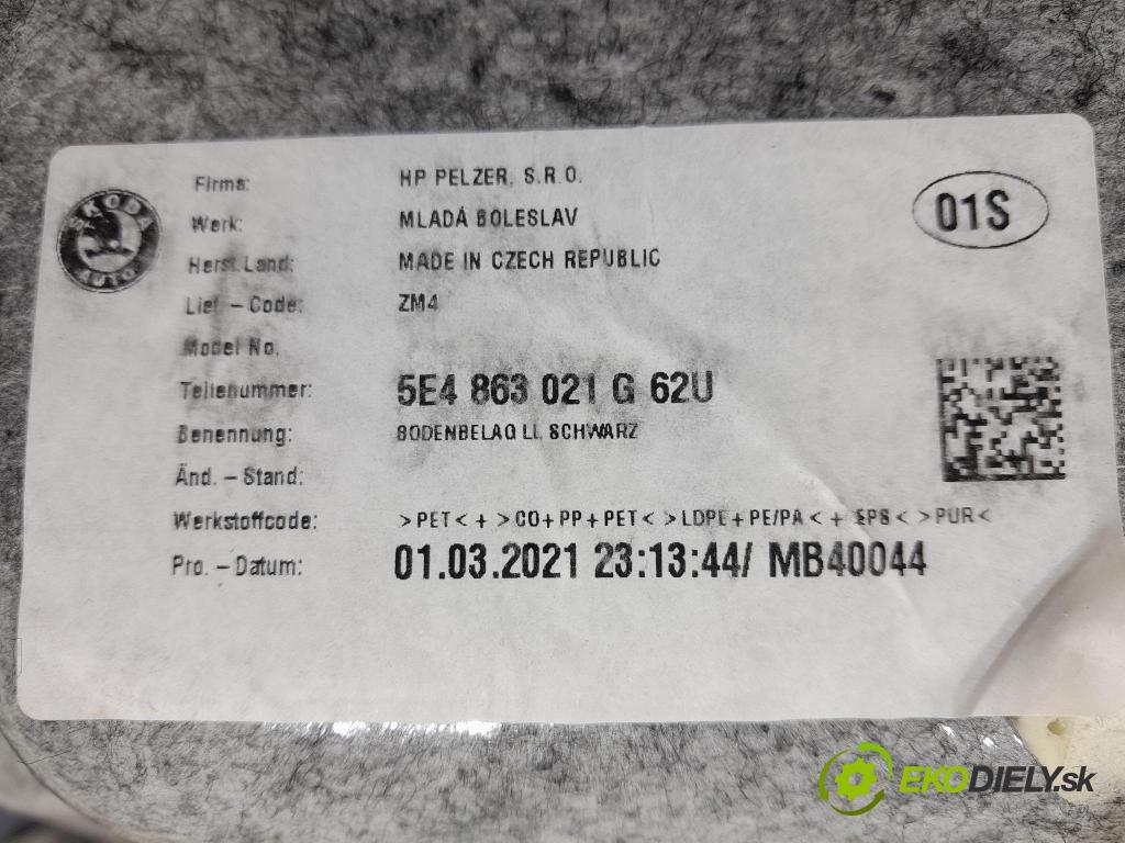 Skoda Octavia 2021 koberec do auta 5E4863021G