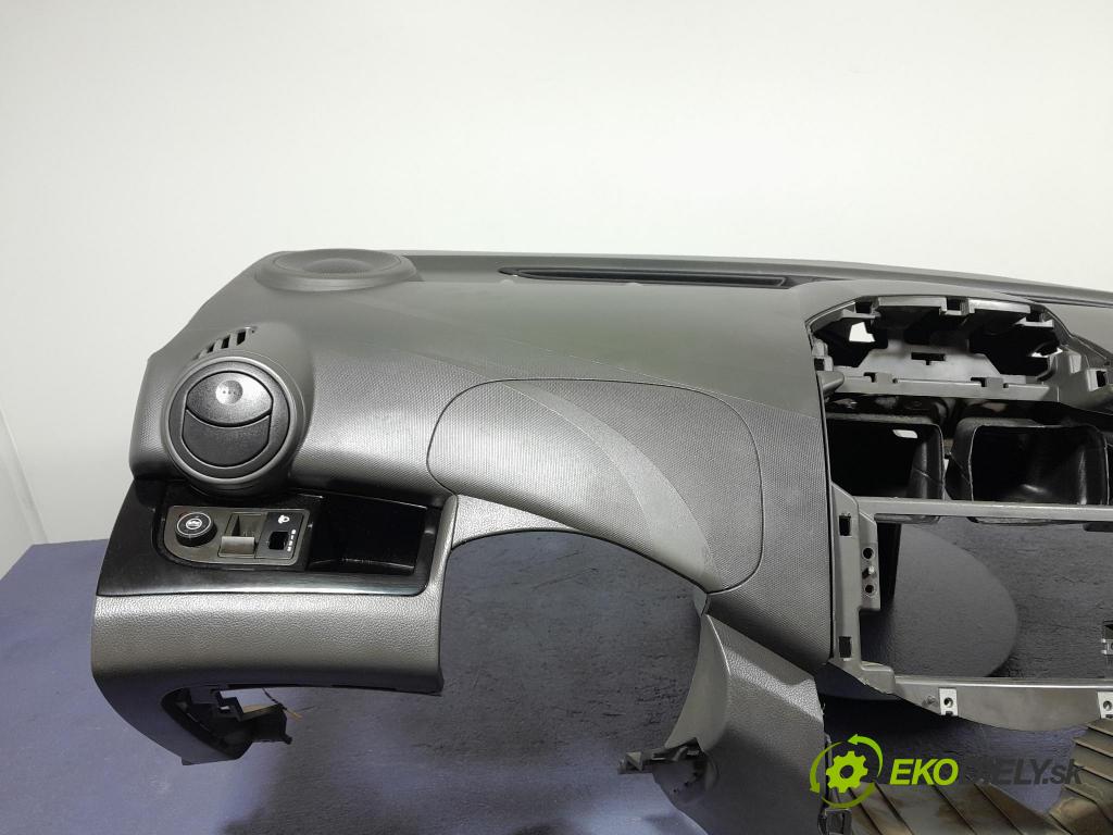 Chevrolet Spark 2010 kokpit,pristrojová doska
