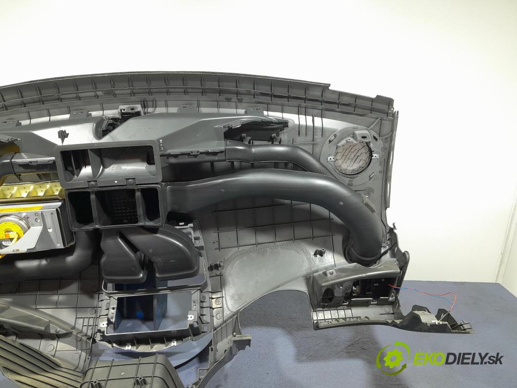 Chevrolet Spark 2010 kokpit,pristrojová doska