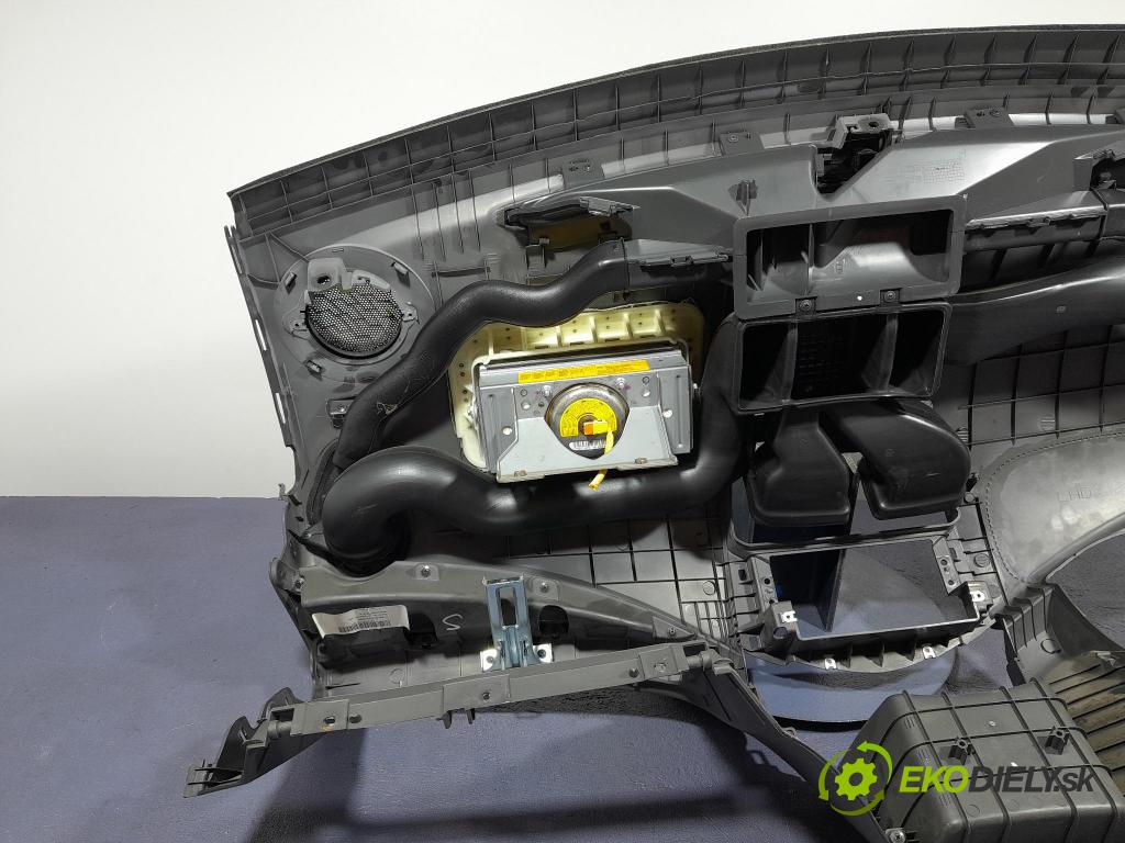 Chevrolet Spark 2010 kokpit,pristrojová doska