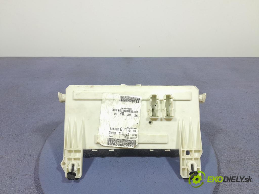 Ford Focus 2010 skrinka Poistky: 7M5T-14A073-BF