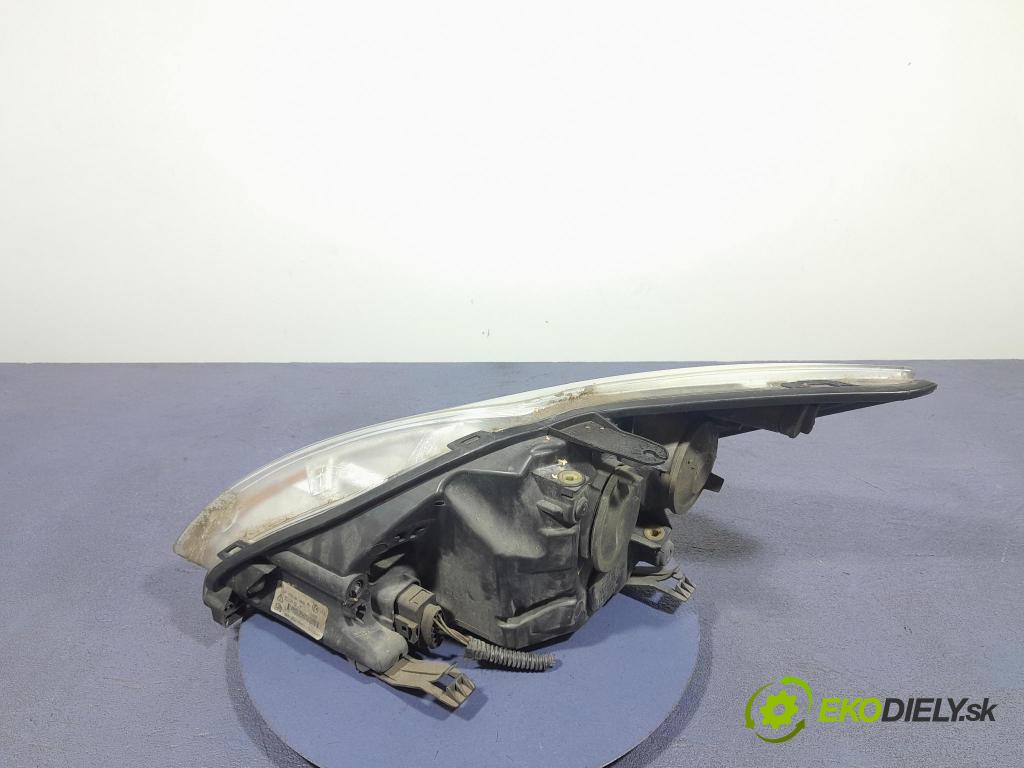 Ford Focus 2010 Reflektor: v pravo: 8M51-13W029-AF