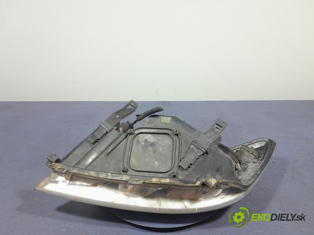 Ford Focus 2010 Reflektor: v pravo: 8M51-13W029-AF