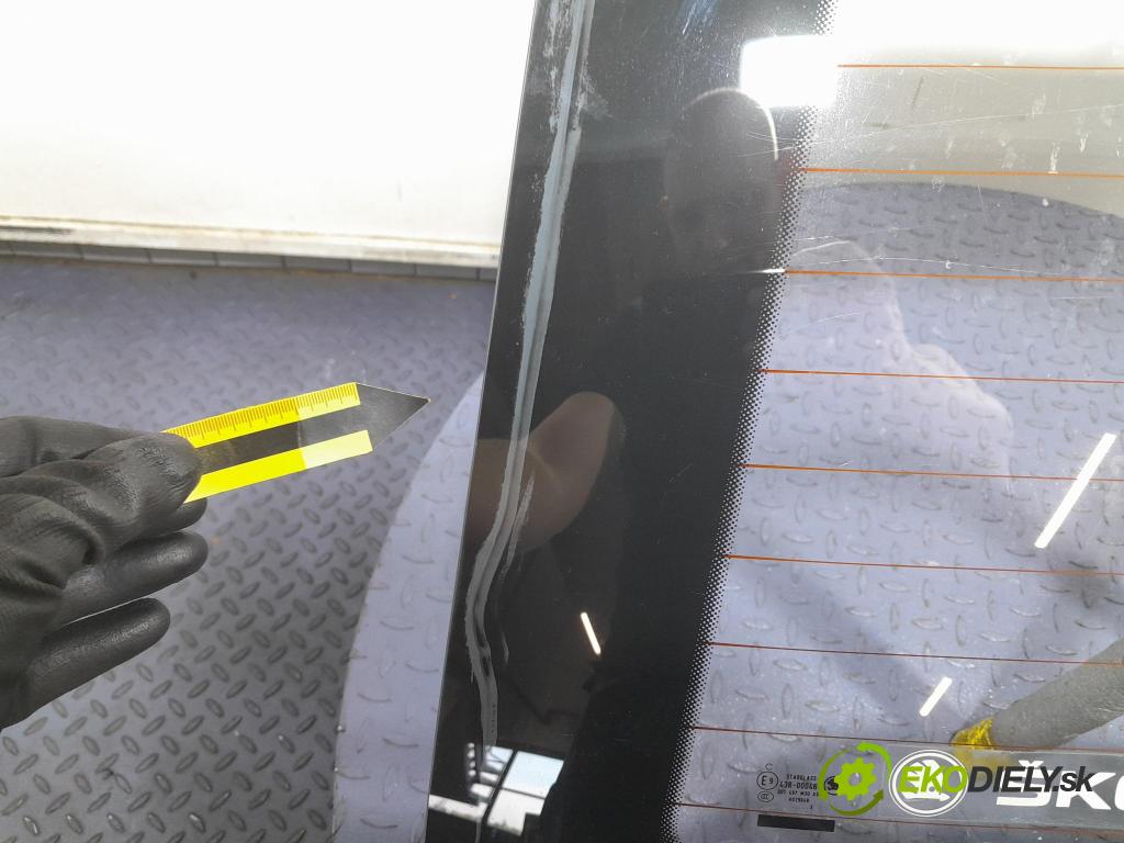 Skoda Roomster 2013 zadní dveře kufra: kufr