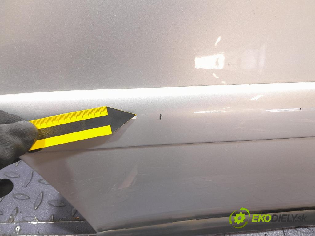 Audi A4 2000 dveře Zad: prave