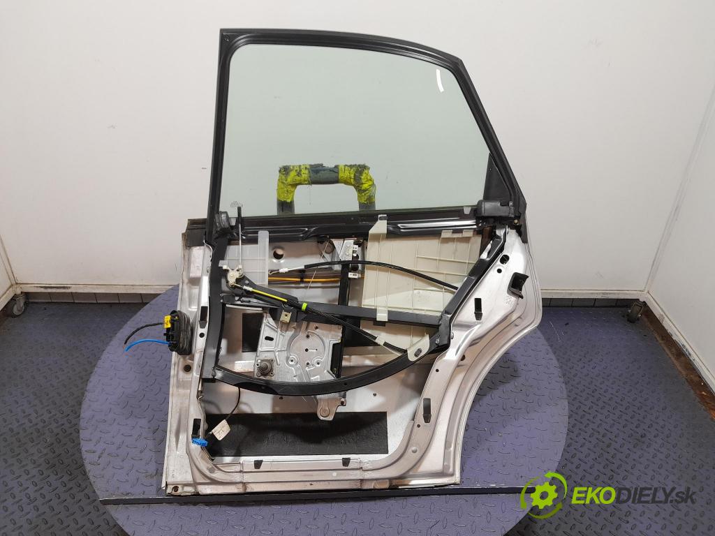 Audi A4 2000 dveře Zad: prave 