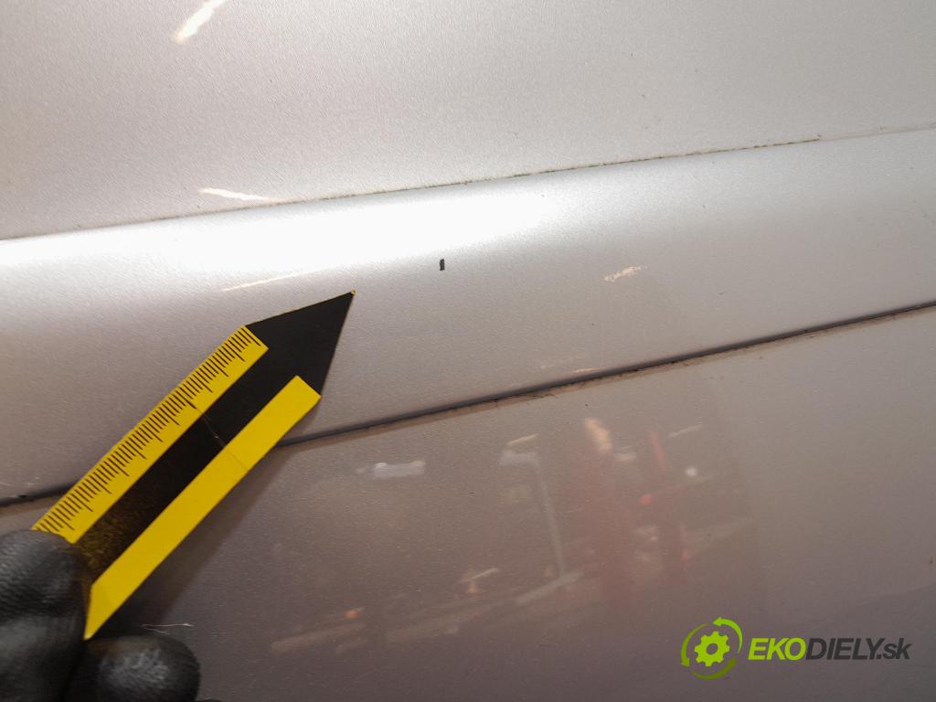 Audi A4 2000 dveře před prave