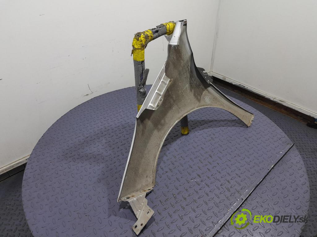Peugeot 207 2009 blatnik před v pravo: 