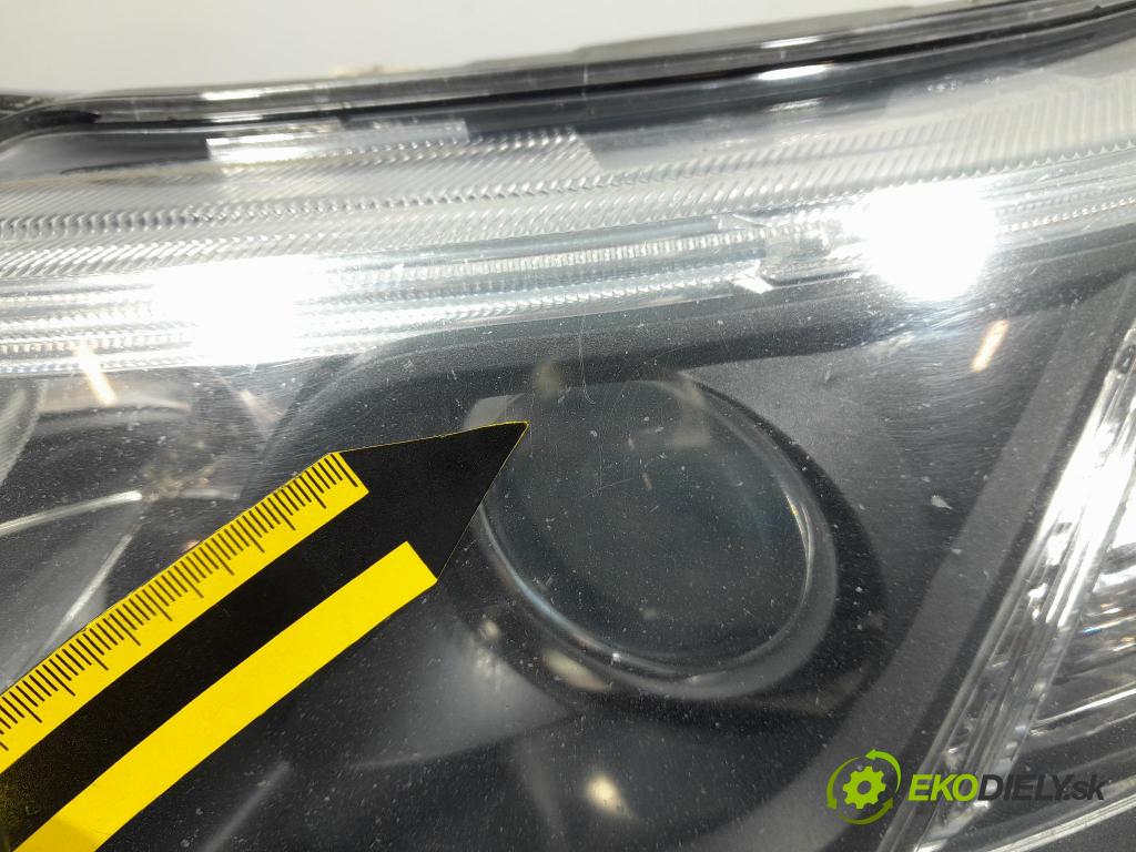 Saab 9-3 2010 Reflektor: Vľavo: P12842041