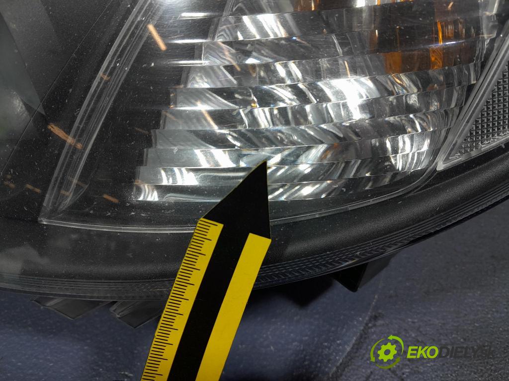 Saab 9-3 2010 Reflektor: Vľavo: P12842041