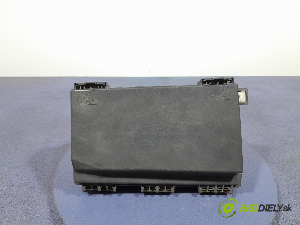 Opel Astra 2006 skříňka Pojistky 13206751GY