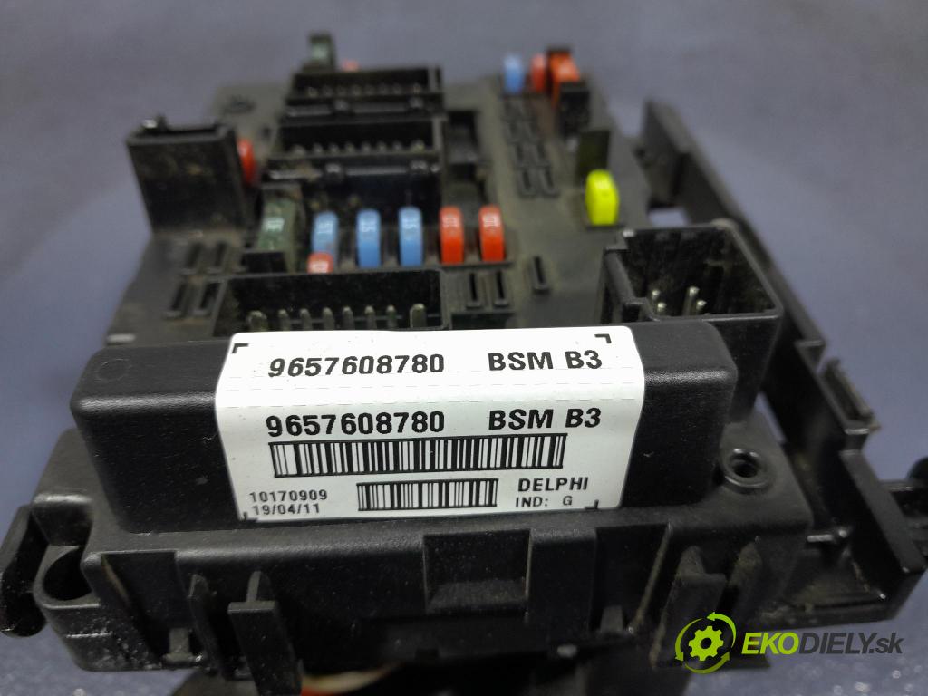Peugeot 206 2011 skrinka Poistky: 9657608780