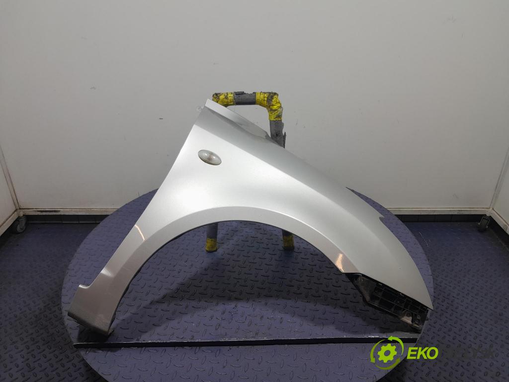 Suzuki Swift 2009 blatník Predné v pravo: