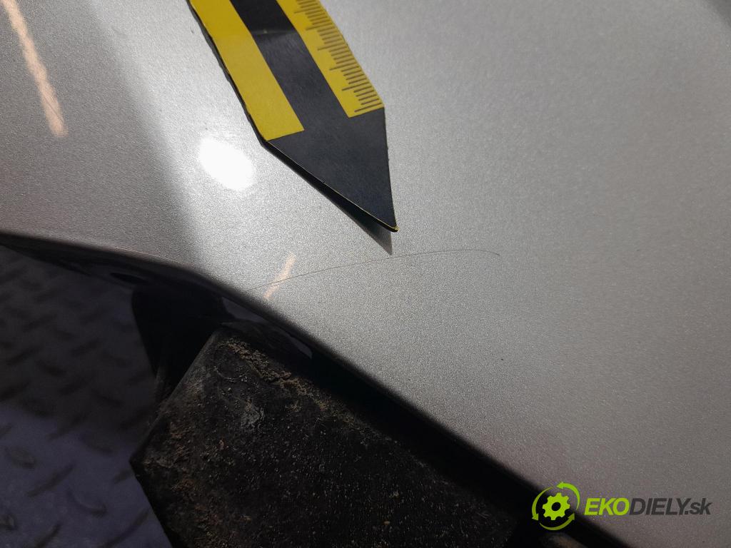 Suzuki Swift 2009 blatník Predné v pravo: