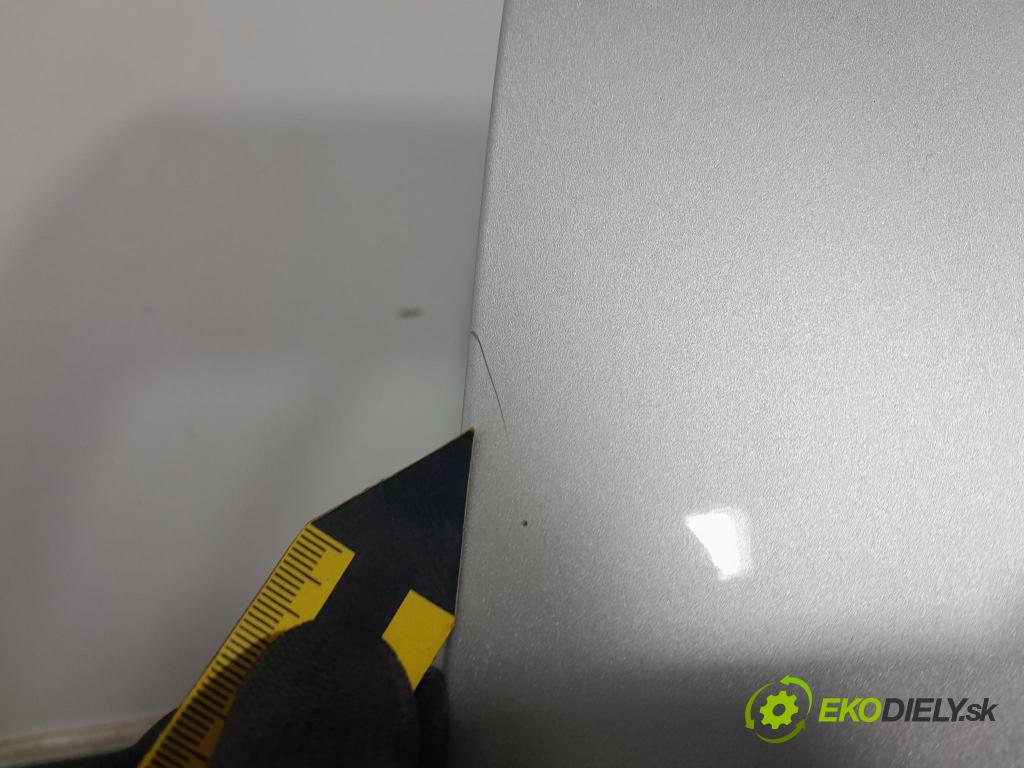 Suzuki Swift 2009 dvere zad pravé