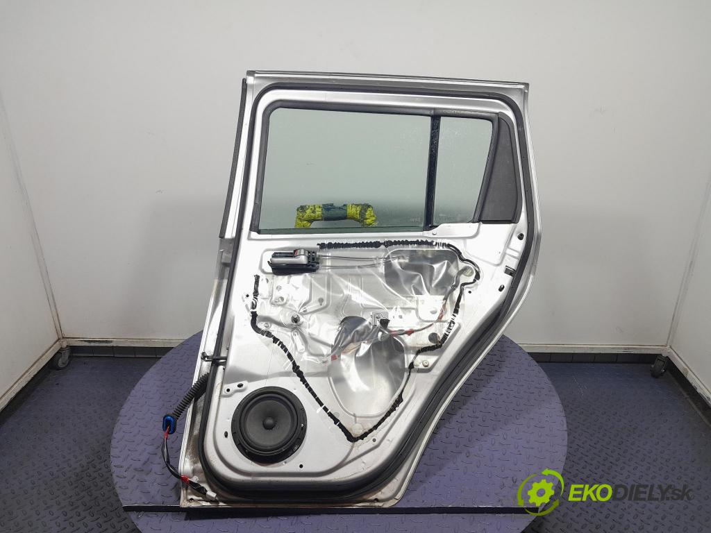 Suzuki Swift 2009 dvere zad pravé 
