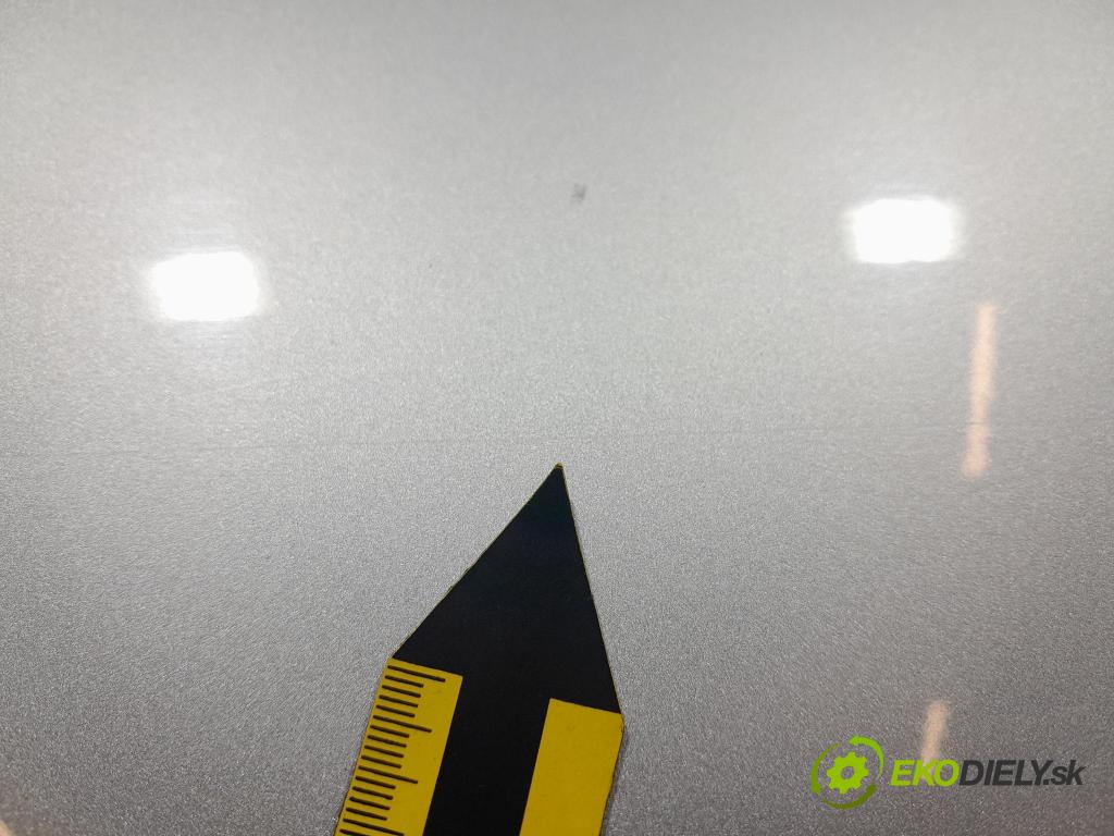 Suzuki Swift 2009 dvere Predné pravé
