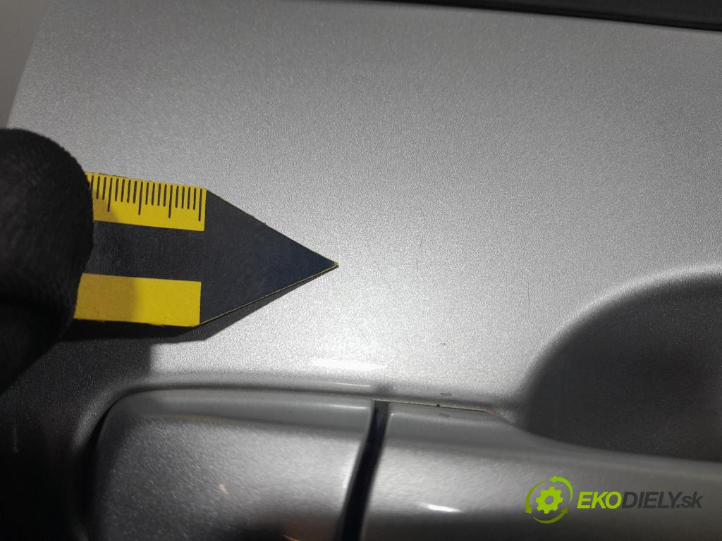 Suzuki Swift 2009 dvere Predné pravé