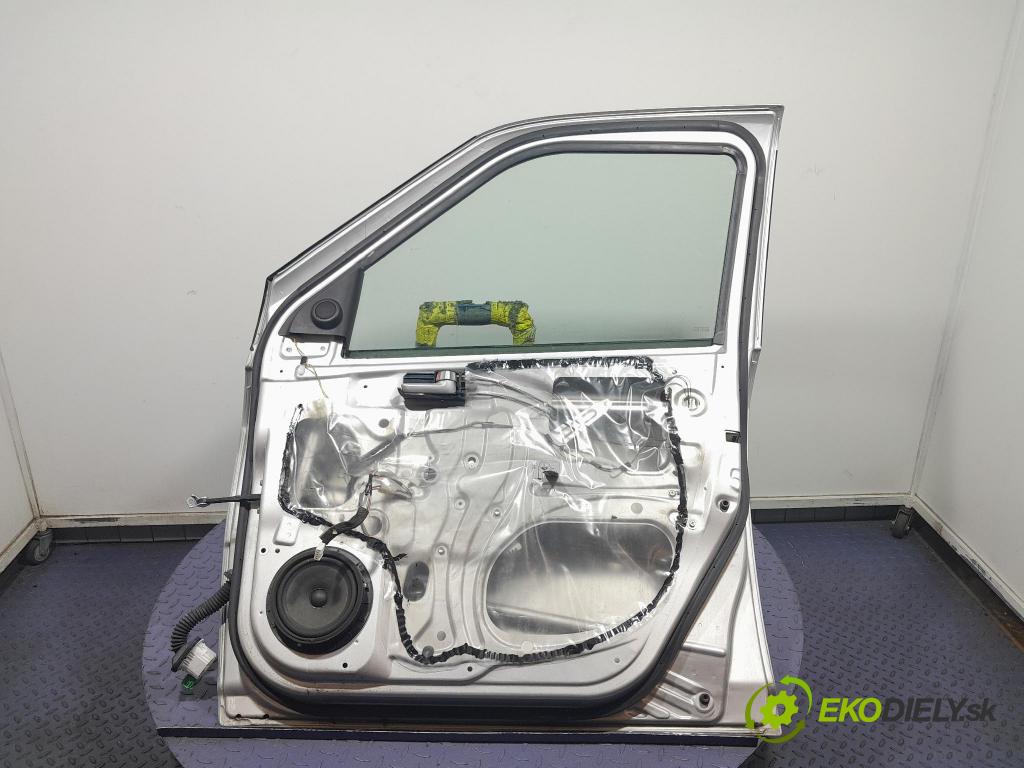 Suzuki Swift 2009 dvere Predné pravé 