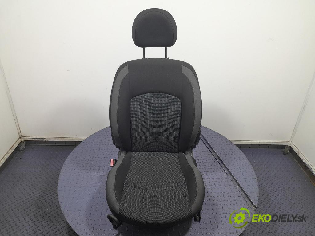 Peugeot 206 2011 Sedačka Ovládače: