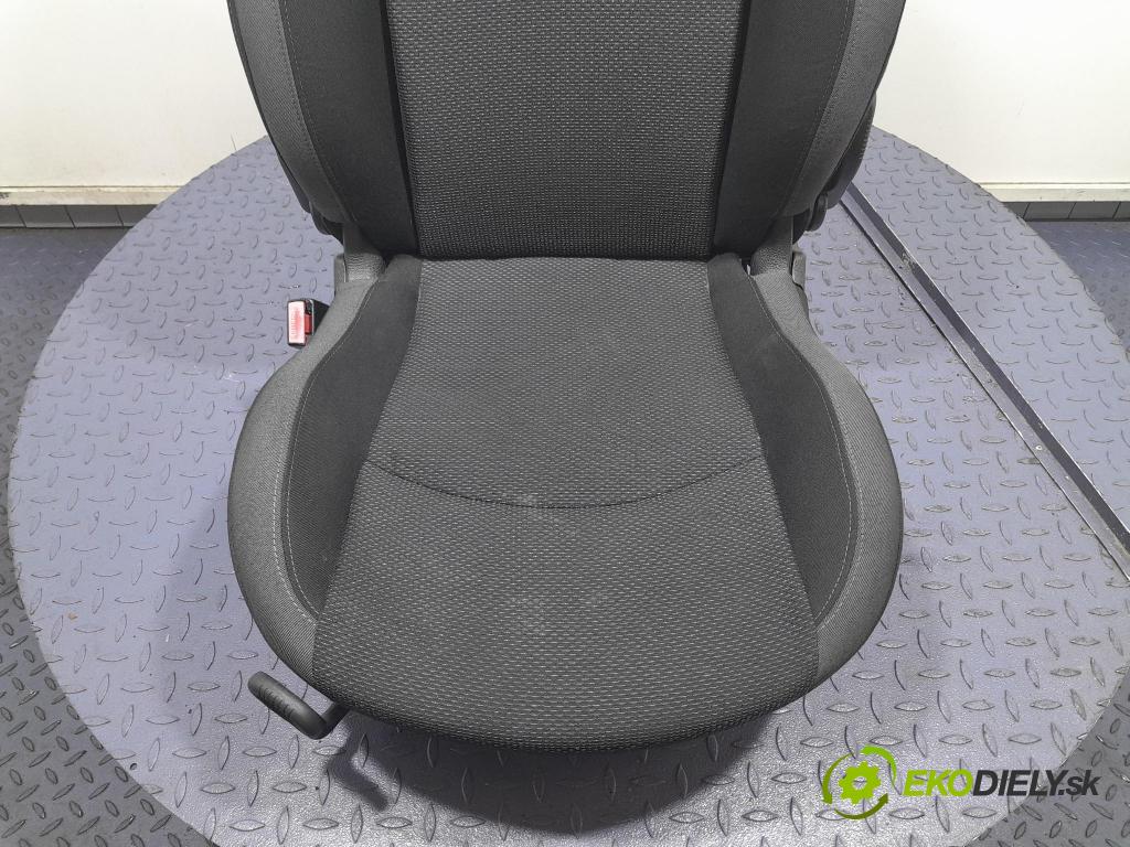 Peugeot 206 2011 Sedačka Ovládače:
