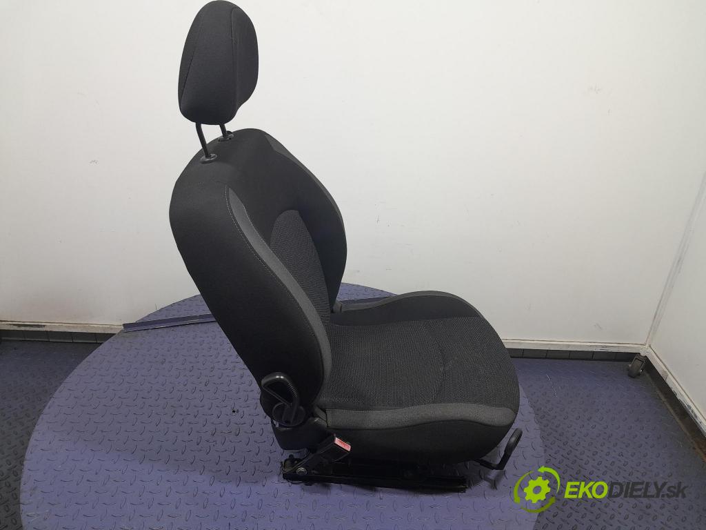 Peugeot 206 2011 Sedačka Ovládače: