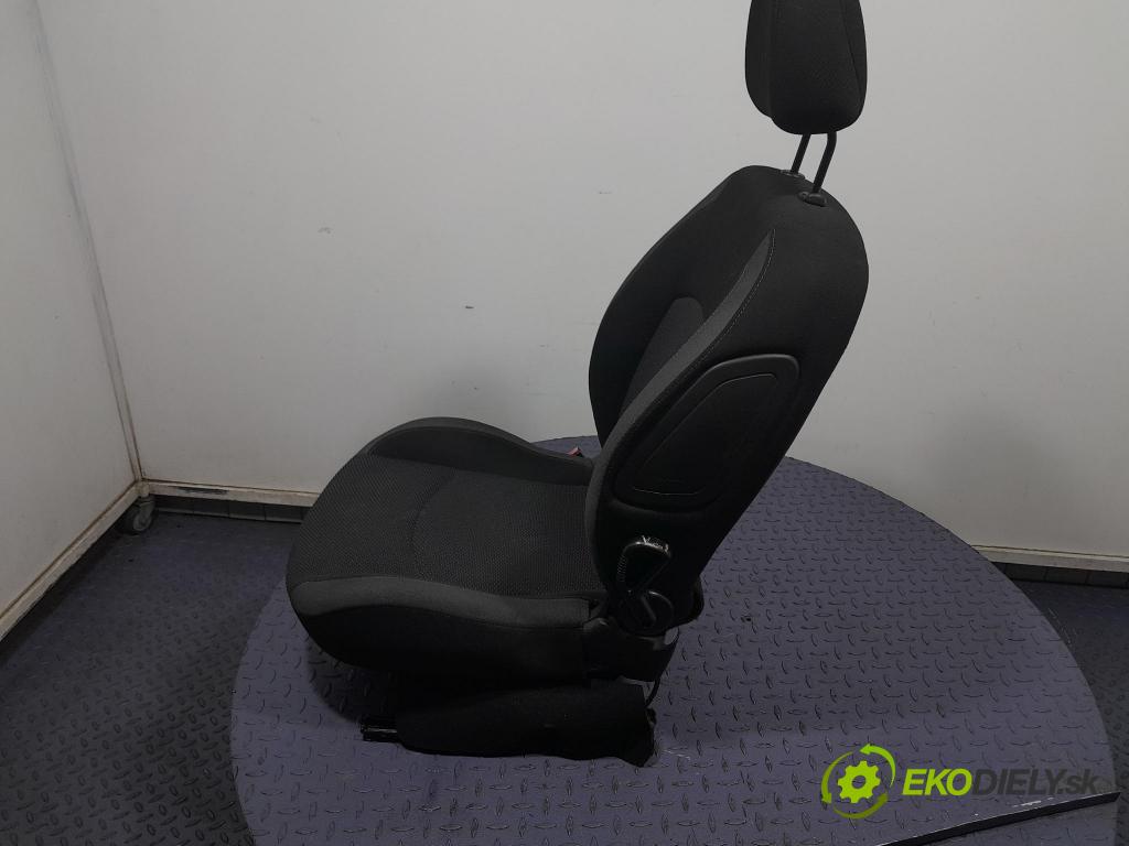 Peugeot 206 2011 Sedačka Ovládače: